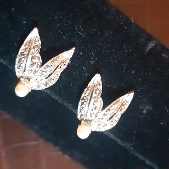 1950's Art Nouveau Style Marcasite Midcentury Vintage Small Silver Tone Earrings - Picture 10 of 11
